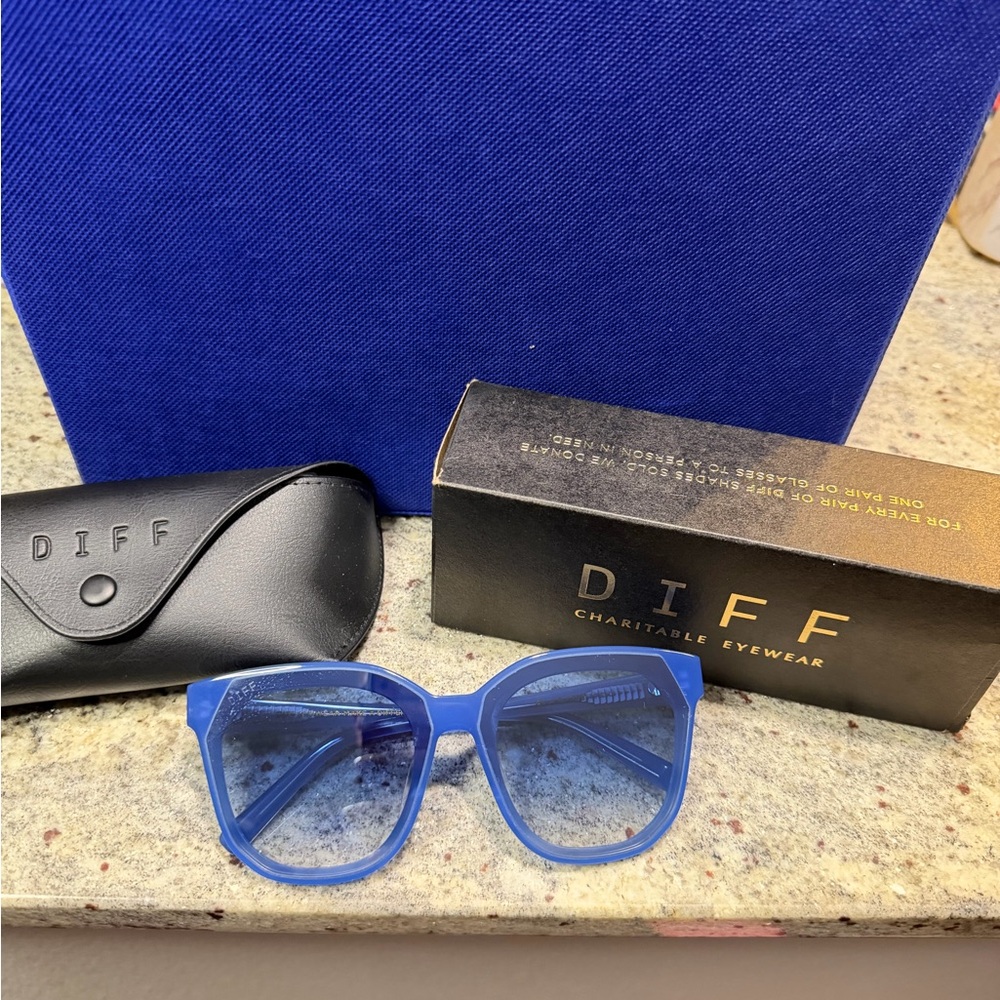 Diff Eyewear Bold Blue Gia Sunglasses